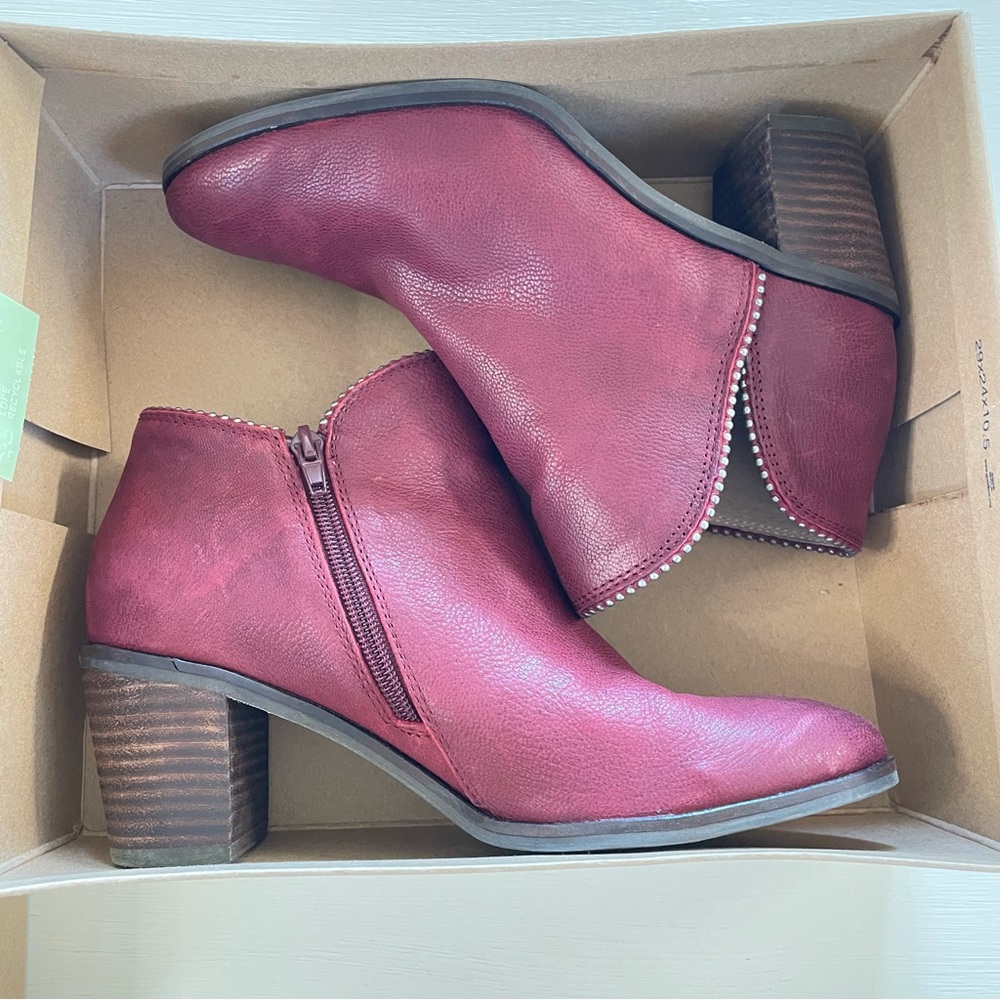 Lucky Brand Women's Wine Ankle Booties